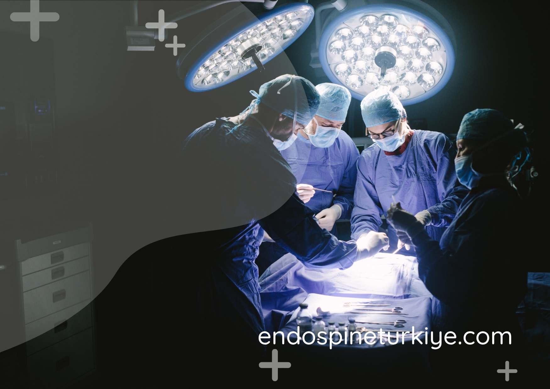 Endoskopik omurga ameliyatı - modern ameliyathane ortamında HD görüntüleme ile cerrahi